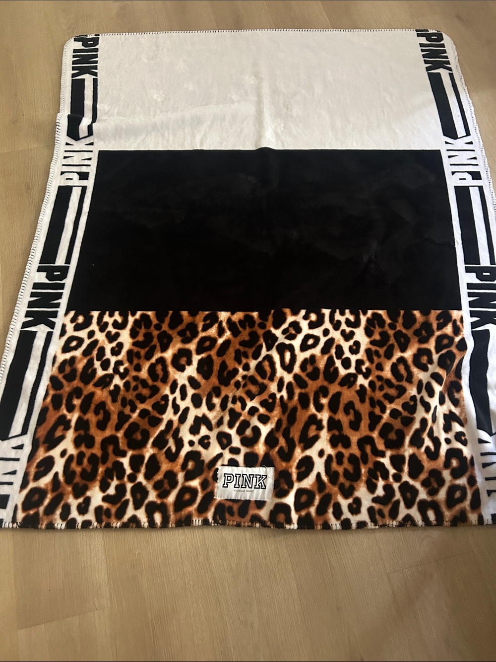 🦋 PINK VICTORIA’S SECRET leopard Sherpa throw blanket